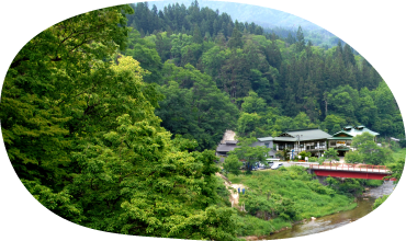 豊かな自然と山々に囲まれた温泉